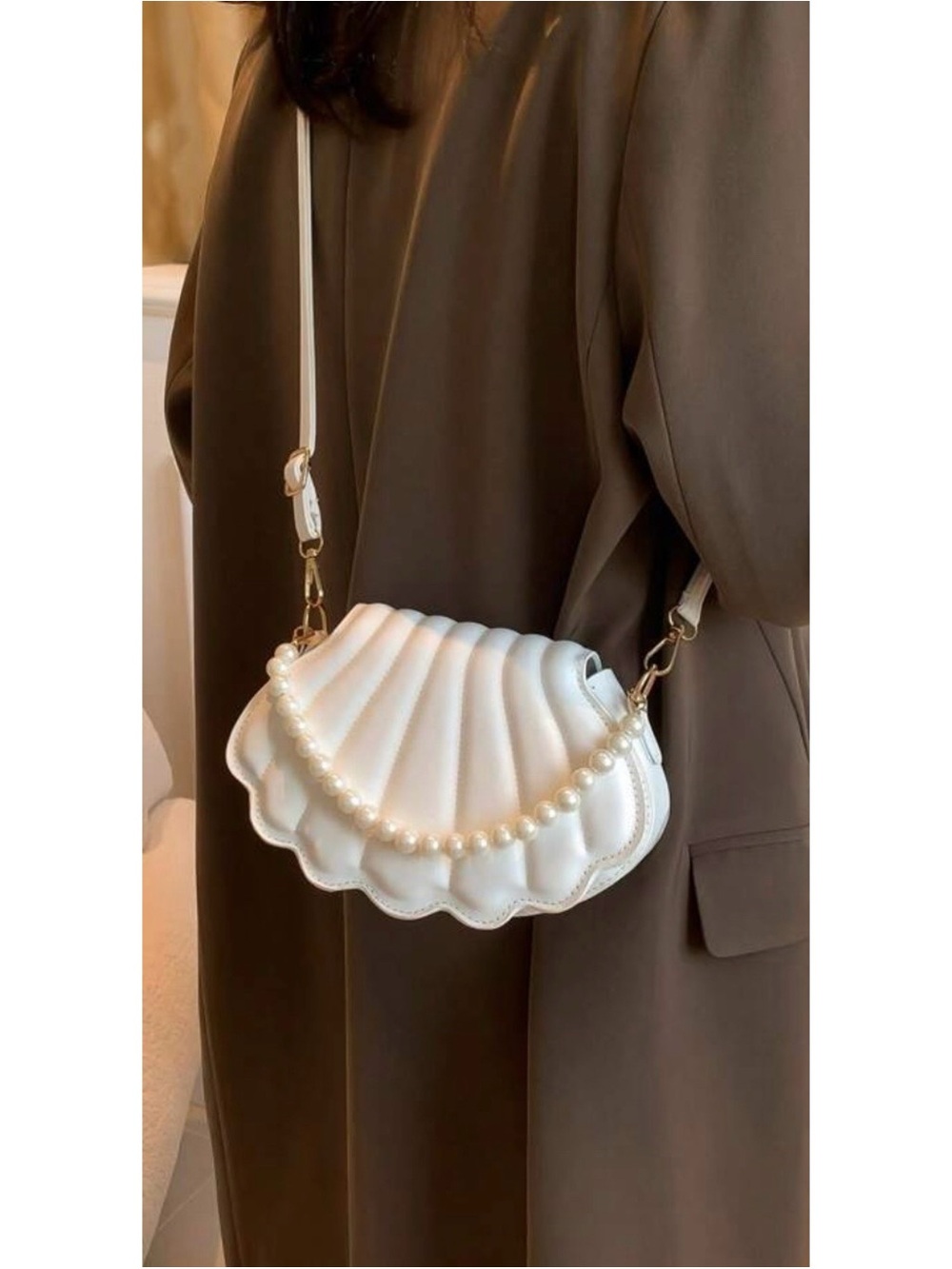 NIB White Shell-Shaped Pearl-Accent Crossbody Bag - Picture 2 of 5